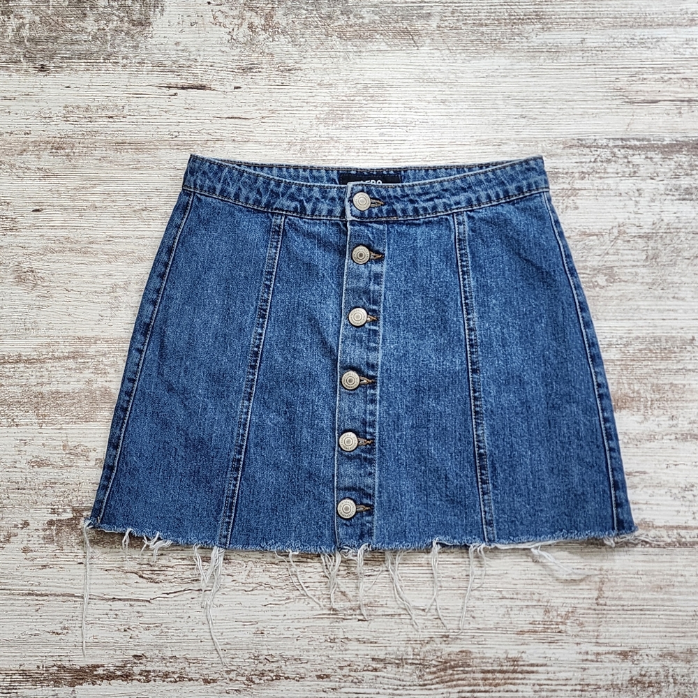 Aeropostale High Rise Denim Skirt Size 6 Frayed Blue Button